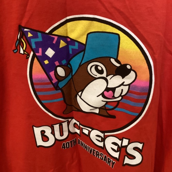 Buc-ees Red XL 40th Anniversary Party Like Its 1982 Beaver Peace Love Shirt - Picture 5 of 10